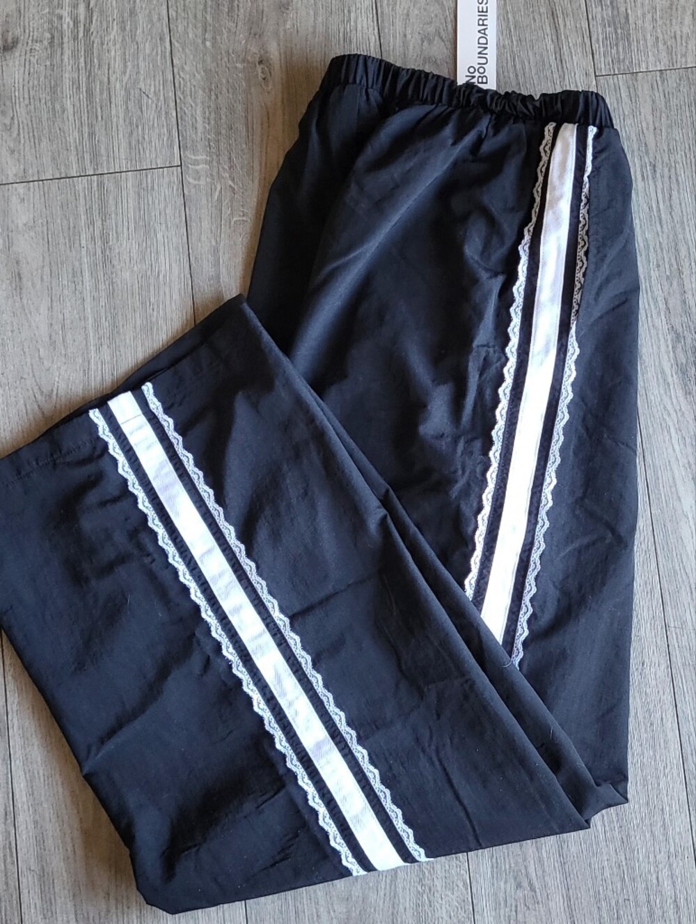 No Boundaries Lace Side Stripe Black White Track Pants Women's Medium (8-10)